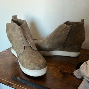 Sneaker wedges